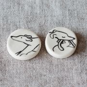 Pack 2 imanes de cerámica con galgo pintado a mano