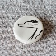 Imán hecho y pintado a mano en cerámica