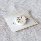 Imán gato hecho y pintado a mano en cerámica